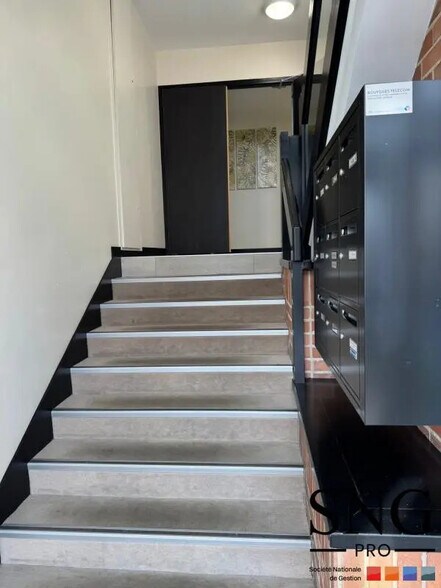 16 Rue Jacques Tati, Évry-Courcouronnes à vendre - Photo du bâtiment - Image 2 de 14