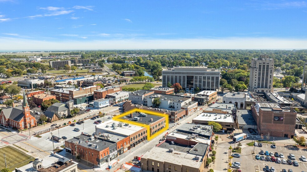 70-82 Macomb Pl, Mount Clemens, MI à louer - Photo du bâtiment - Image 1 de 4