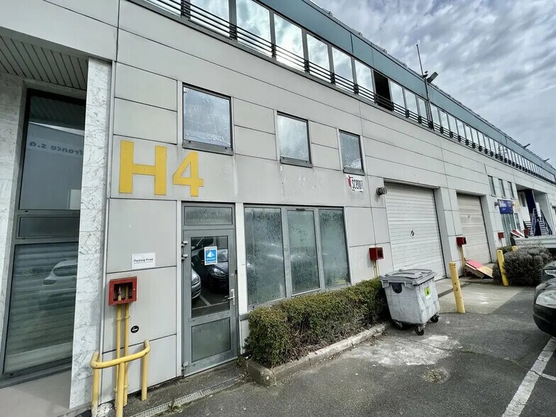 Flex in Le Thillay for lease - Building Photo - Image 3 of 6