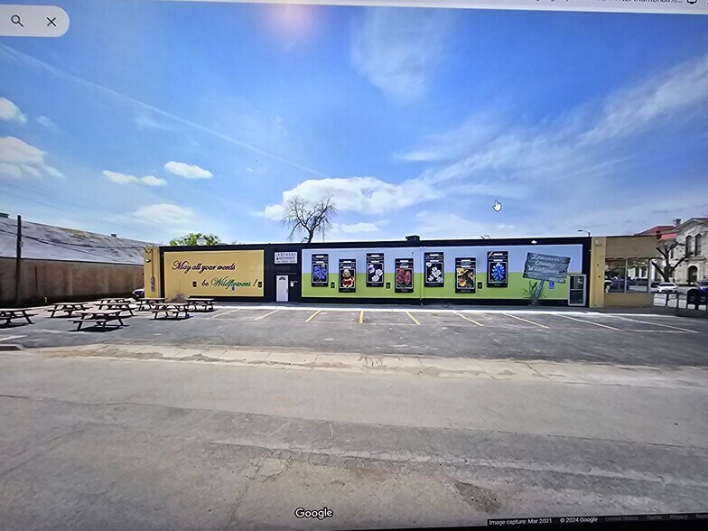 516 E 4th St, Lampasas, TX à vendre - Photo du bâtiment - Image 2 de 3