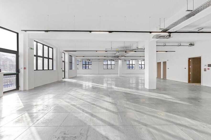3 Victorian Grv, London for lease - Building Photo - Image 1 of 107