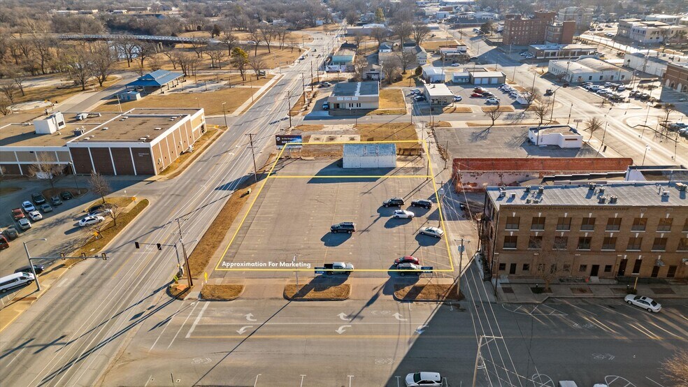 100 Dewey Ave, Bartlesville, OK à vendre - Photo du bâtiment - Image 2 de 9