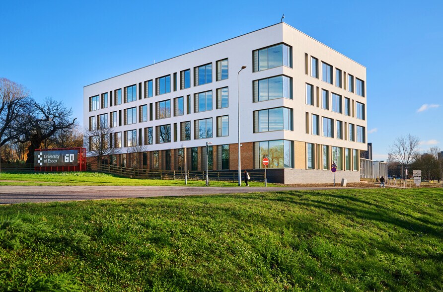 Nesfield Rd, Colchester à louer - Photo du bâtiment - Image 3 de 14