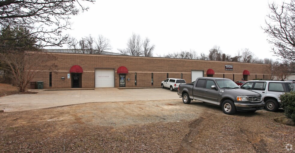 2722 Immanuel Rd, Greensboro, NC à louer - Photo du bâtiment - Image 2 de 5