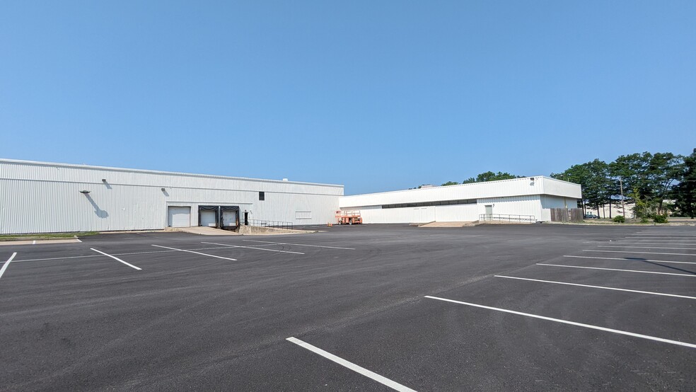 523 Pleasant St, Attleboro, MA for lease - Building Photo - Image 2 of 9