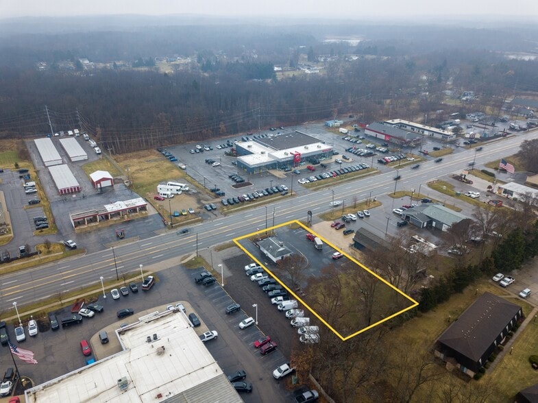 2535 Highland Rd, Highland, MI à vendre - Photo du bâtiment - Image 2 de 25