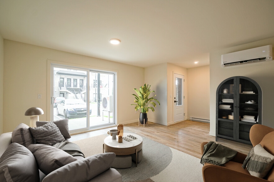 765 Rue Rachel-Hébert, Coaticook, QC à vendre - Photo du bâtiment - Image 2 de 8