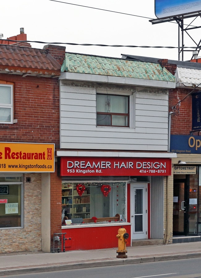 Plus de détails pour 953 Kingston Rd, Toronto, ON - Commerce de détail à vendre