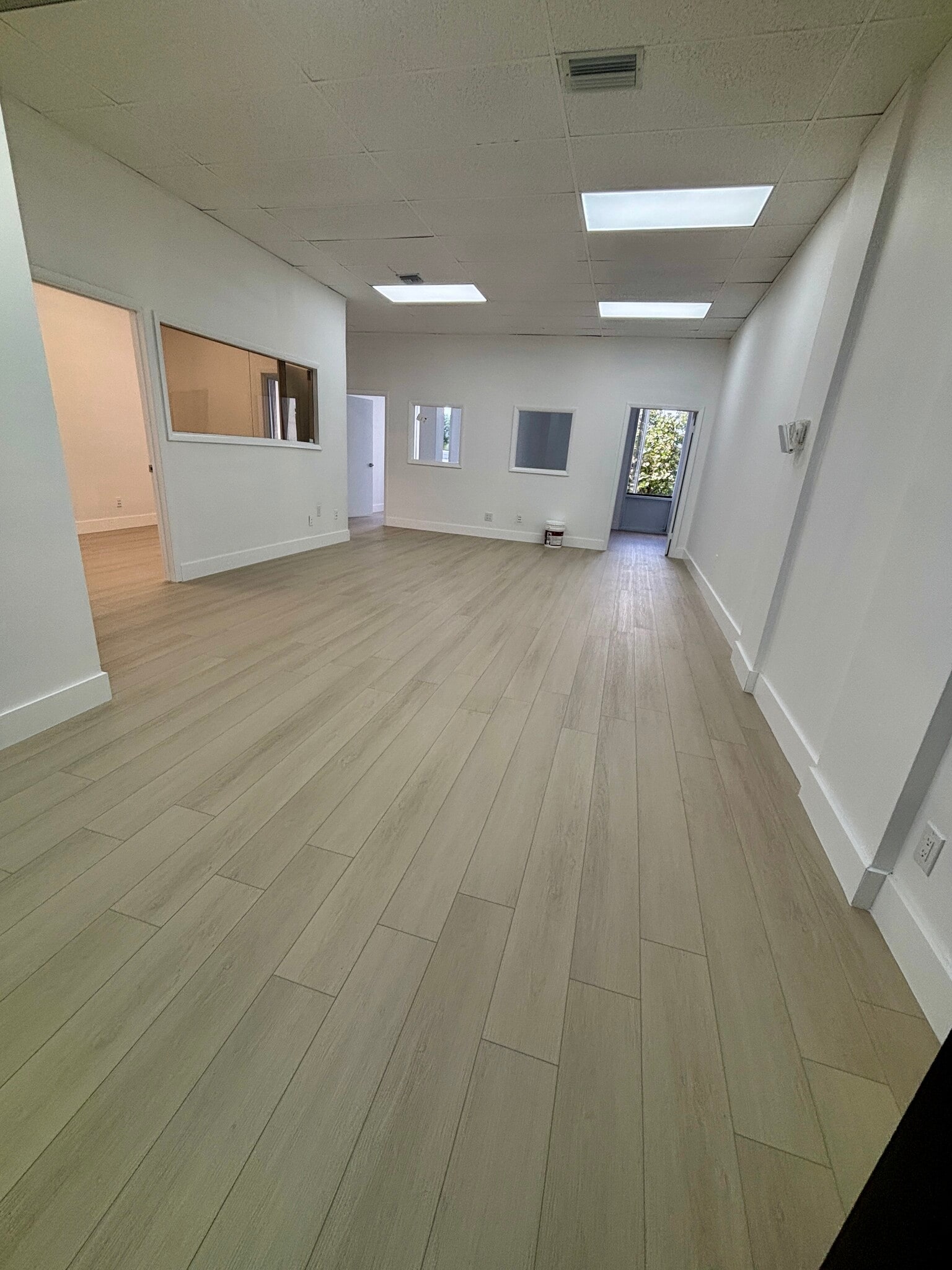 429 W Hallandale Beach Blvd, Hallandale, FL for lease Interior Photo- Image 1 of 7