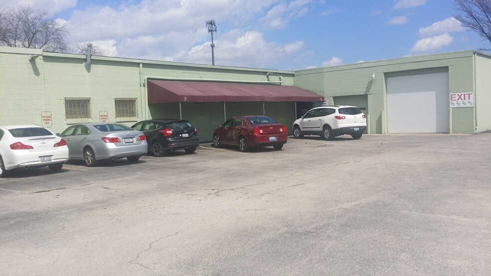 720 New Haven Ave, Aurora, IL for lease - Building Photo - Image 2 of 7