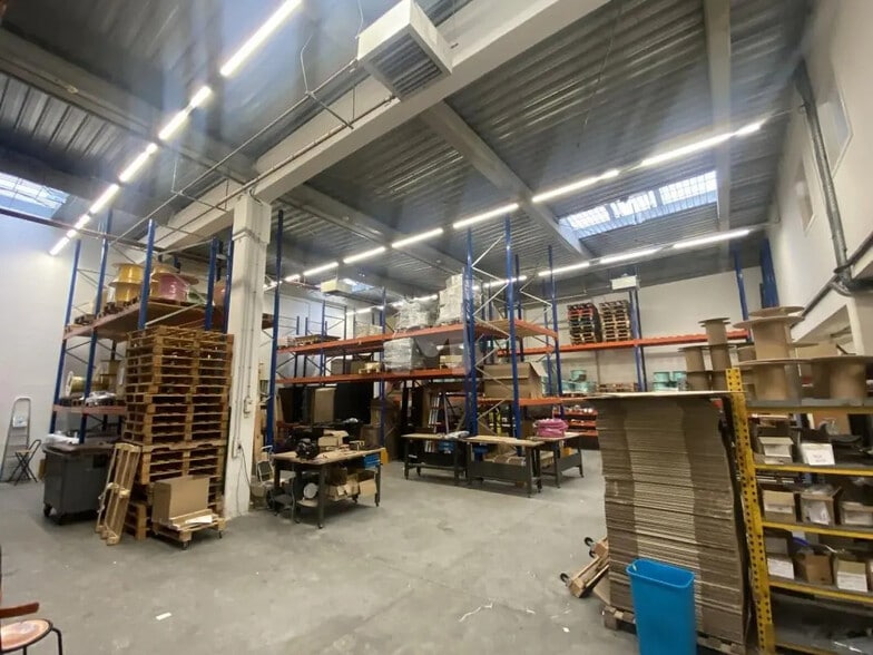 Local d'activités dans Lisses à vendre - Photo intérieure - Image 3 de 11