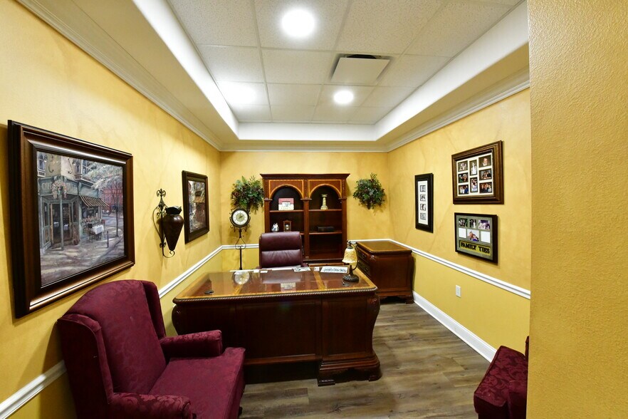 1315 Providence Rd, Brandon, FL à louer - Photo du bâtiment - Image 2 de 11