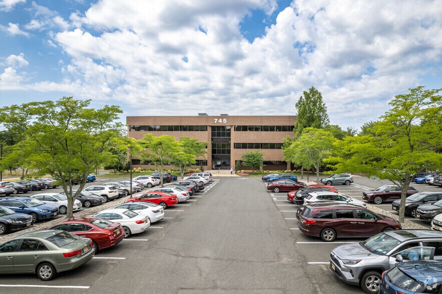 745 US-202, Bridgewater, NJ à louer - Photo du bâtiment - Image 3 de 9