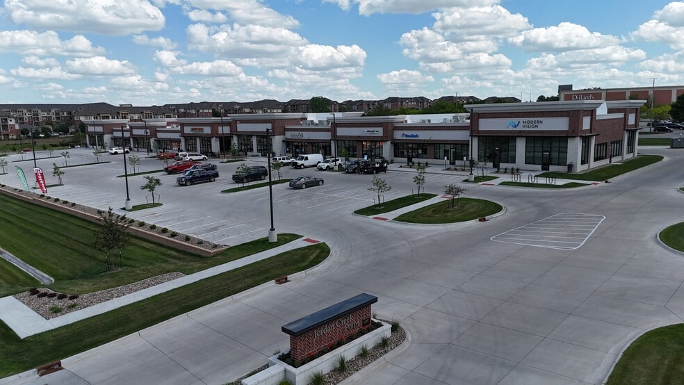 6960 E.P. True Pky, West Des Moines, IA for lease - Building Photo - Image 2 of 14