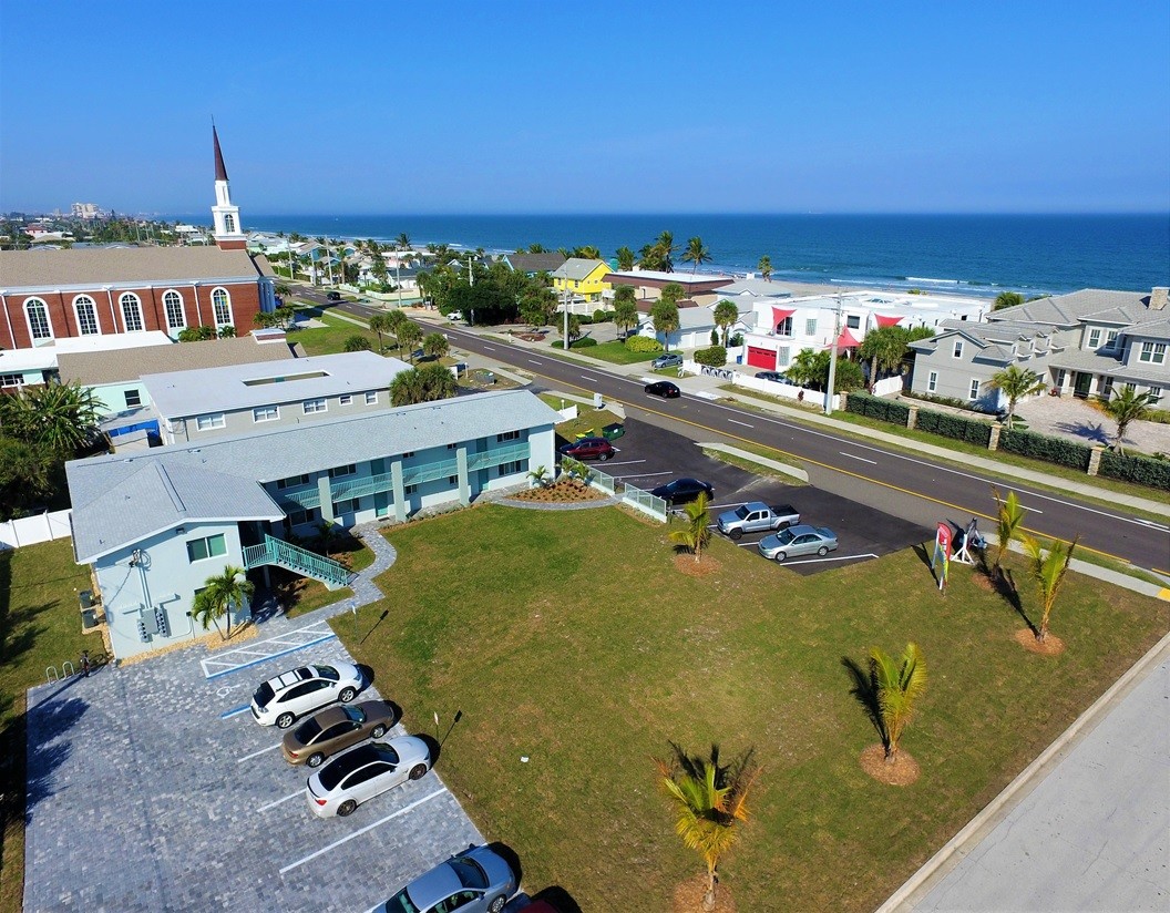 888 S Atlantic Ave, Cocoa Beach, FL à vendre Photo du bâtiment- Image 1 de 1