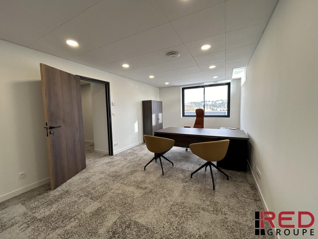 Office in Gignac-la-Nerthe for lease Interior Photo- Image 1 of 9