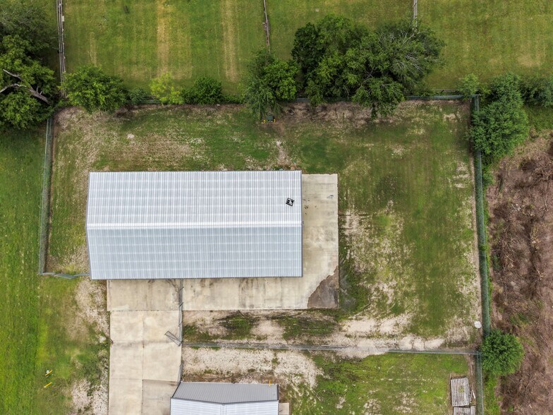 7502 E State Highway 21, Bryan, TX à louer - Photo du bâtiment - Image 3 de 10