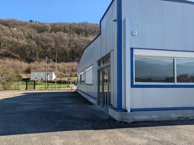Office in Crolles for lease - Building Photo - Image 1 of 9