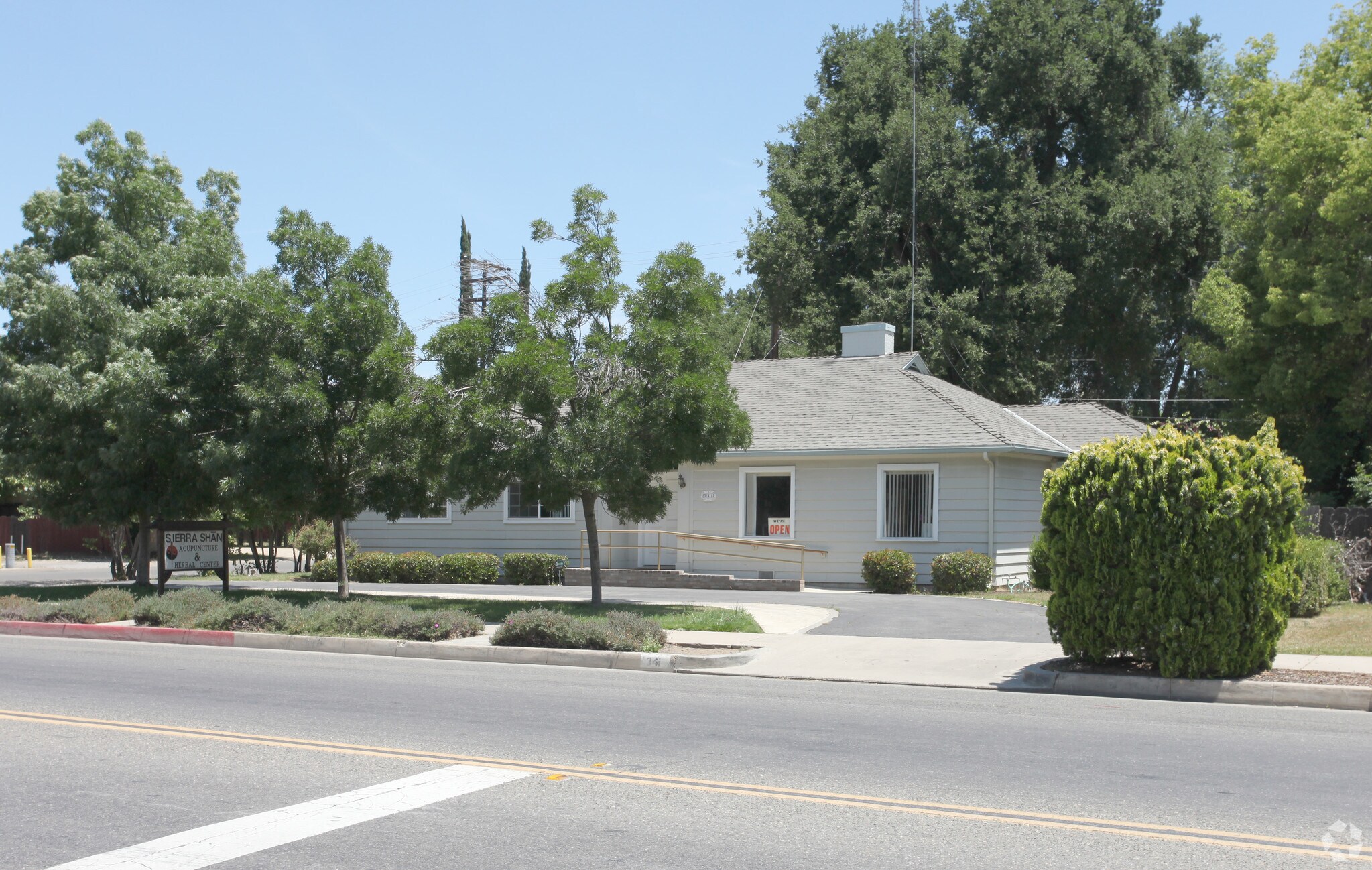 341 N Kaweah Ave, Exeter, CA à louer Photo principale- Image 1 de 3