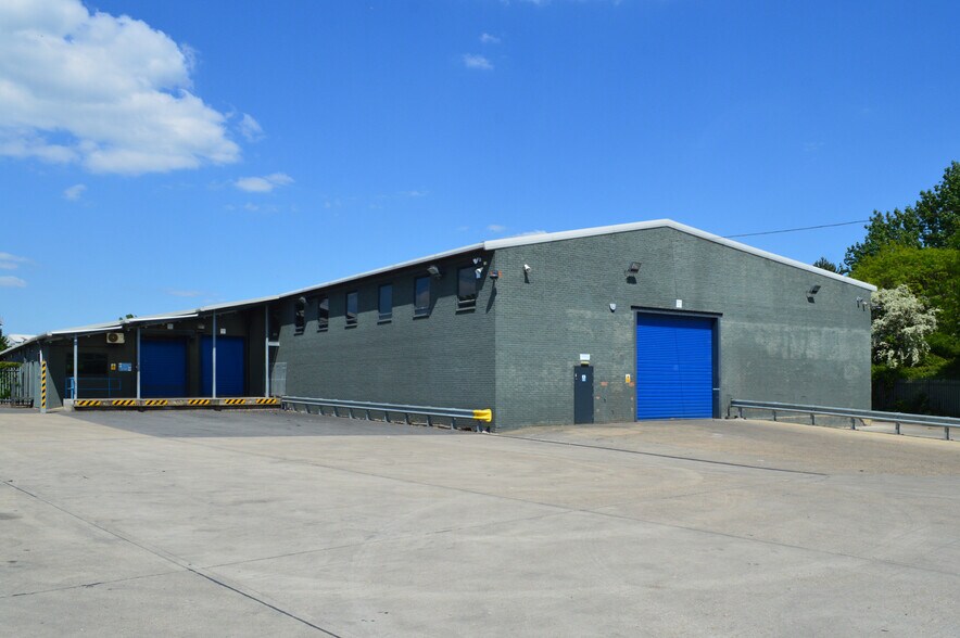 29 Mount Ave, Milton Keynes for lease - Building Photo - Image 3 of 9