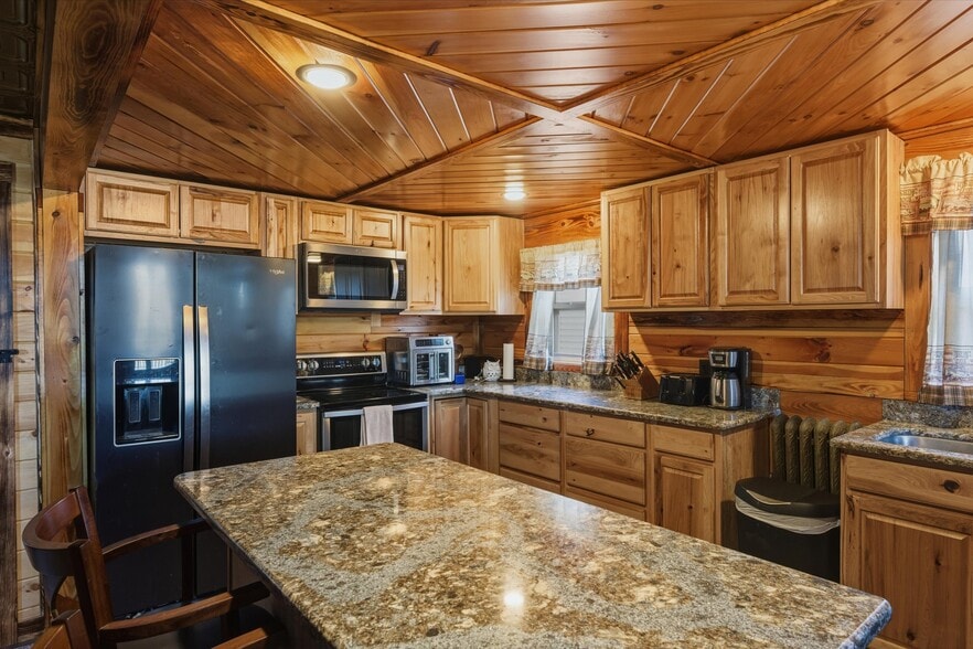 415 Palmer Ave, Corinth, NY for sale - Building Photo - Image 2 of 15