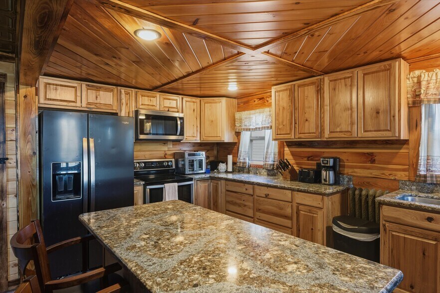 415 Palmer Ave, Corinth, NY à vendre - Photo du bâtiment - Image 2 de 15