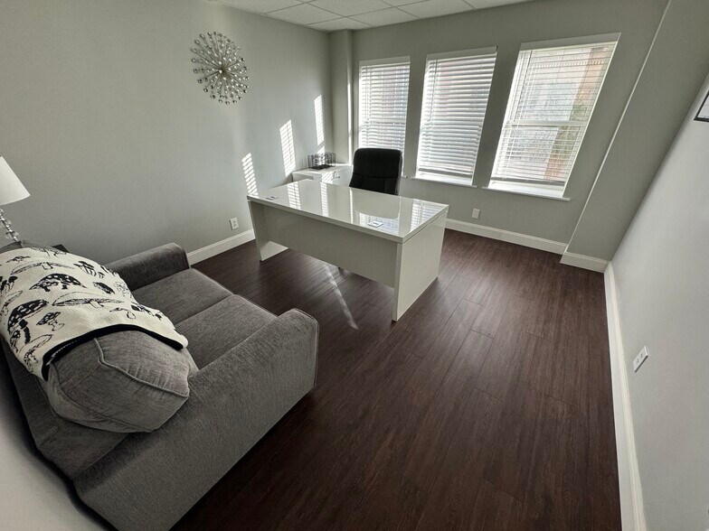 120 S Olive Ave, West Palm Beach, FL à vendre - Photo du bâtiment - Image 3 de 17