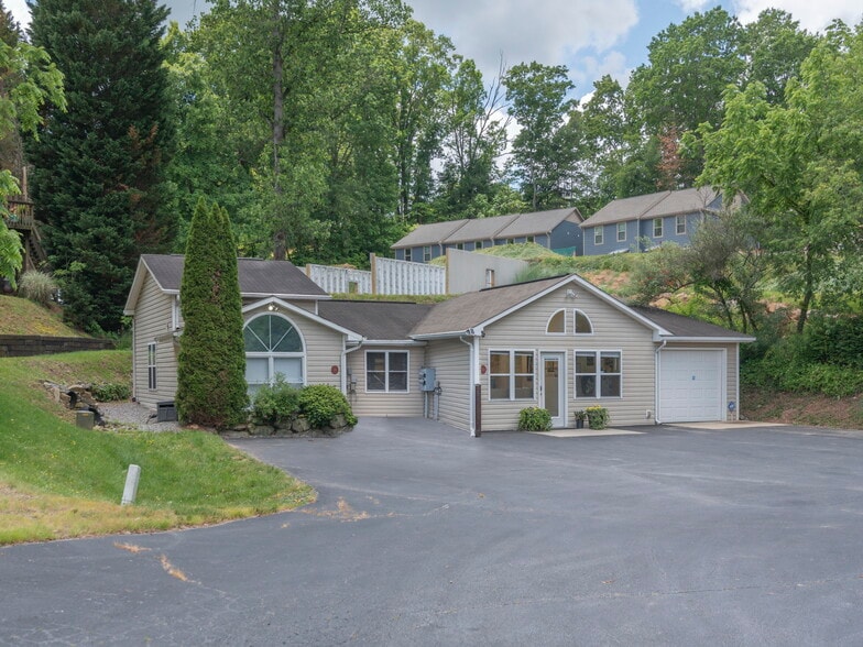 20-24 Park Terrace Dr, Clyde, NC à vendre - Photo du bâtiment - Image 2 de 27