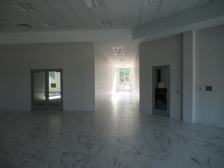 26830 Kuykendahl Rd, Tomball, TX for lease - Interior Photo - Image 3 of 4