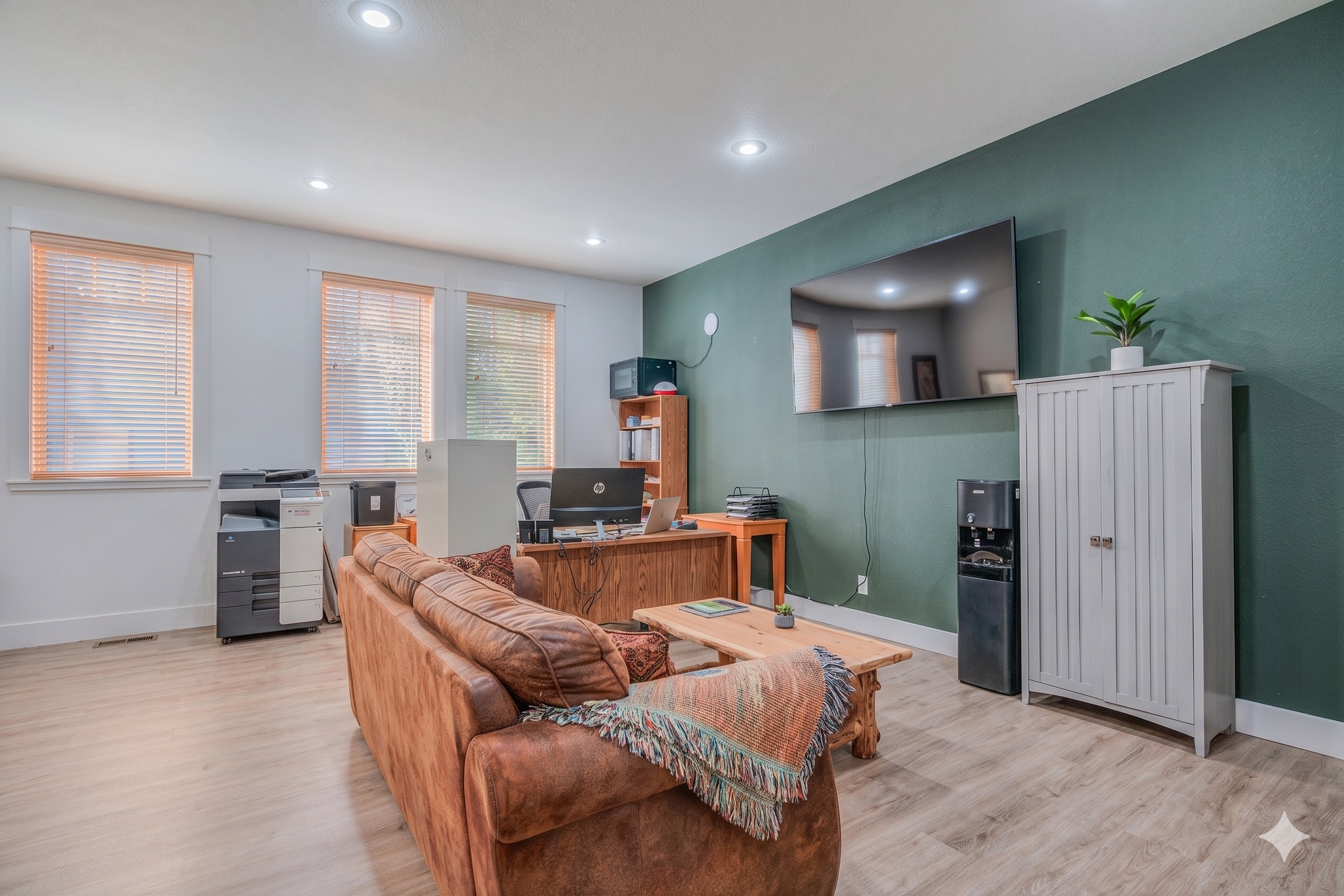 257 S Pine St, Sisters, OR for lease Interior Photo- Image 1 of 3