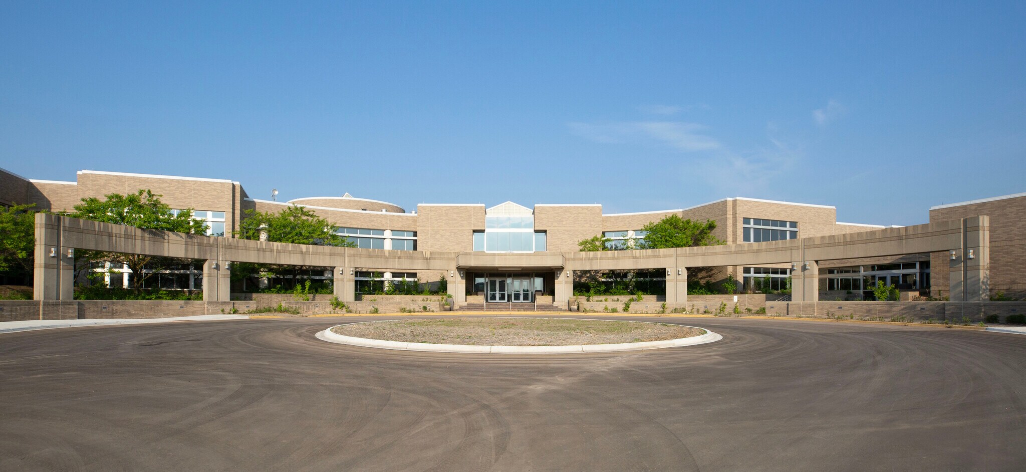 1 Oakridge Dr, Chaska, MN à louer Photo du bâtiment- Image 1 de 21