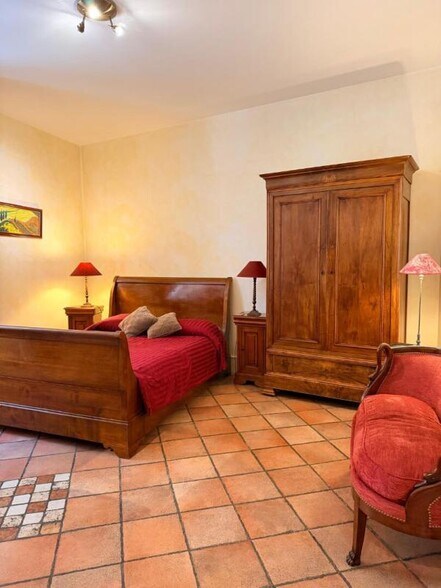 Flex in Limoux for sale - Building Photo - Image 3 of 8