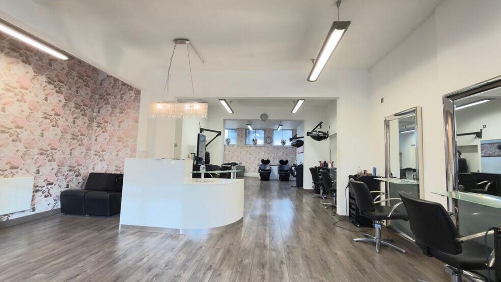 18 Victoria Ave, Manchester à vendre - Photo du bâtiment - Image 2 de 22