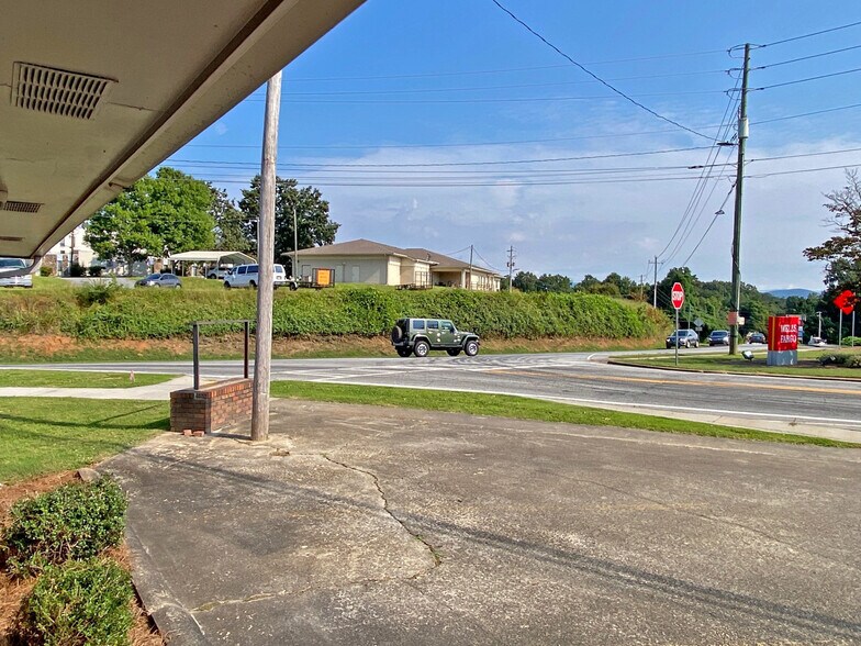 20 Memorial Dr, Dahlonega, GA à louer - Photo du bâtiment - Image 3 de 5