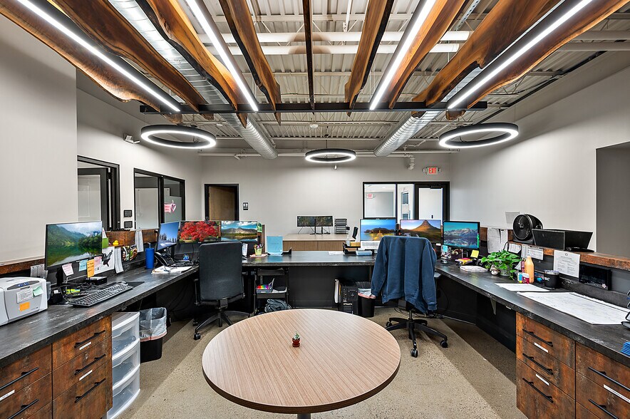 43750 Garfield Rd, Clinton Township, MI à louer - Photo du bâtiment - Image 3 de 21