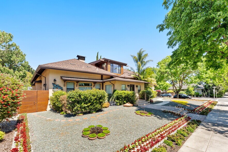 251 Middlefield Rd, Palo Alto, CA à vendre - Photo du bâtiment - Image 3 de 127