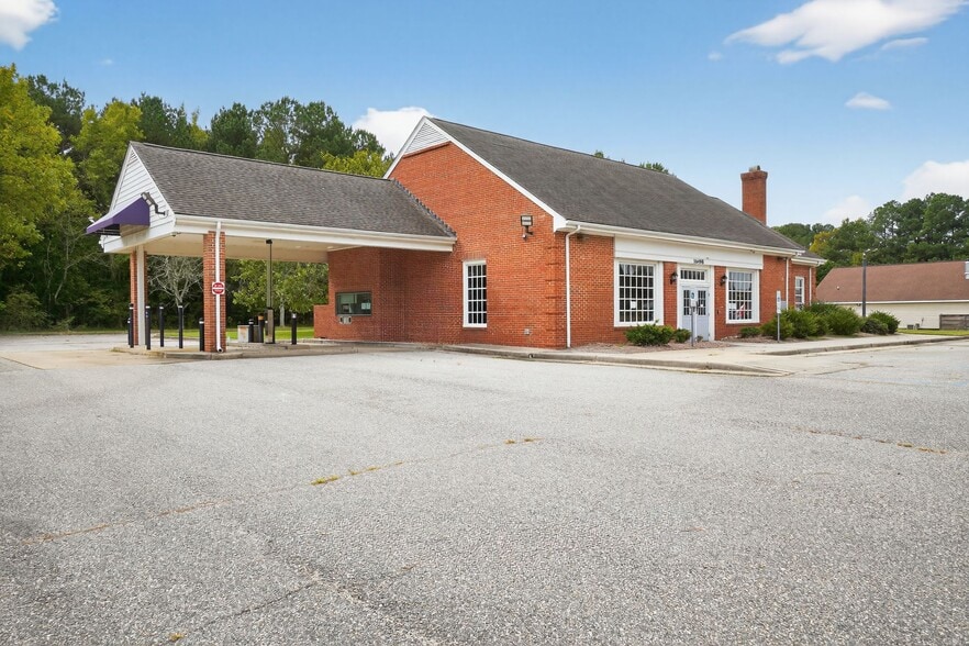 16498 General Puller Hwy, Deltaville, VA for sale - Building Photo - Image 1 of 9