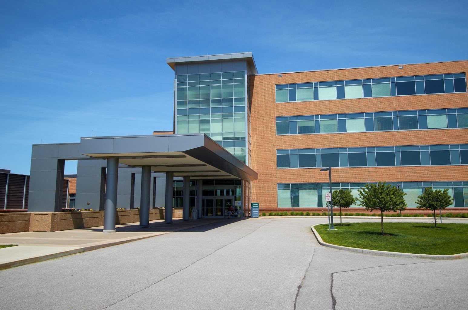 1011 Bowles Ave, Fenton, MO à louer Photo du bâtiment- Image 1 de 4