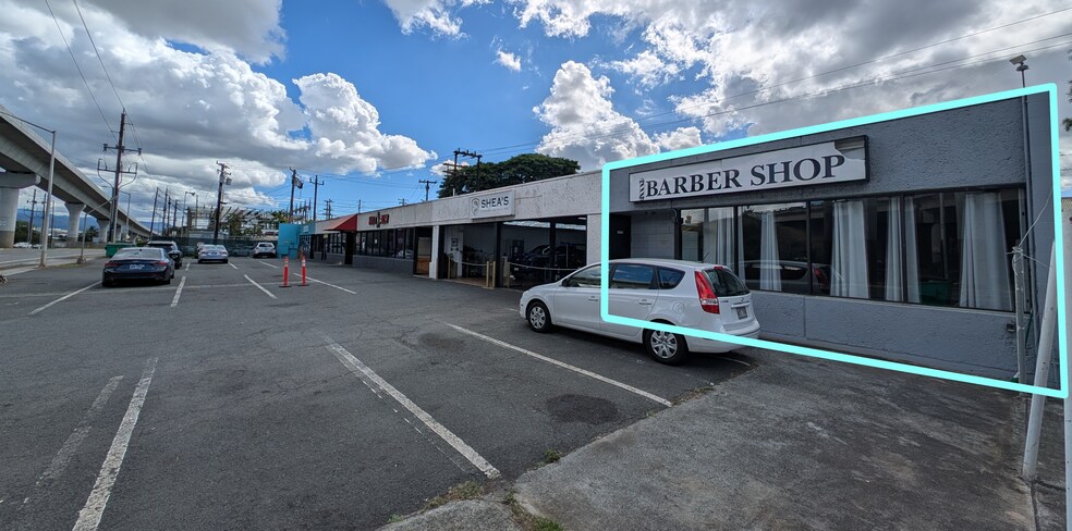 593 Kamehameha Hwy, Pearl City, HI à louer - Photo du bâtiment - Image 2 de 16