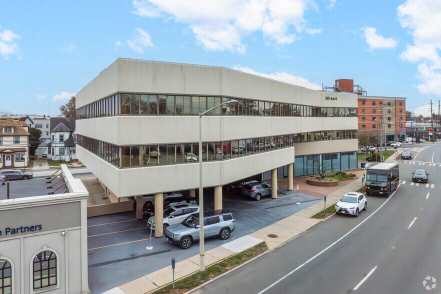 20 E Sunrise Hwy, Valley Stream, NY à louer - Photo principale - Image 1 de 5