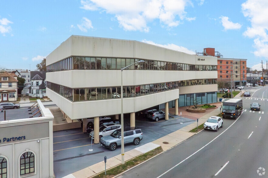 20 E Sunrise Hwy, Valley Stream, NY for lease - Primary Photo - Image 1 of 5