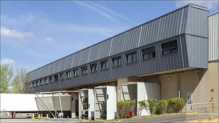 Industriel dans Villejust à louer - Photo du bâtiment - Image 3 de 4