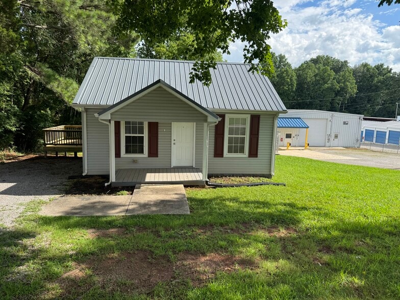 321 W End Ave, McMinnville, TN for lease - Building Photo - Image 2 of 11