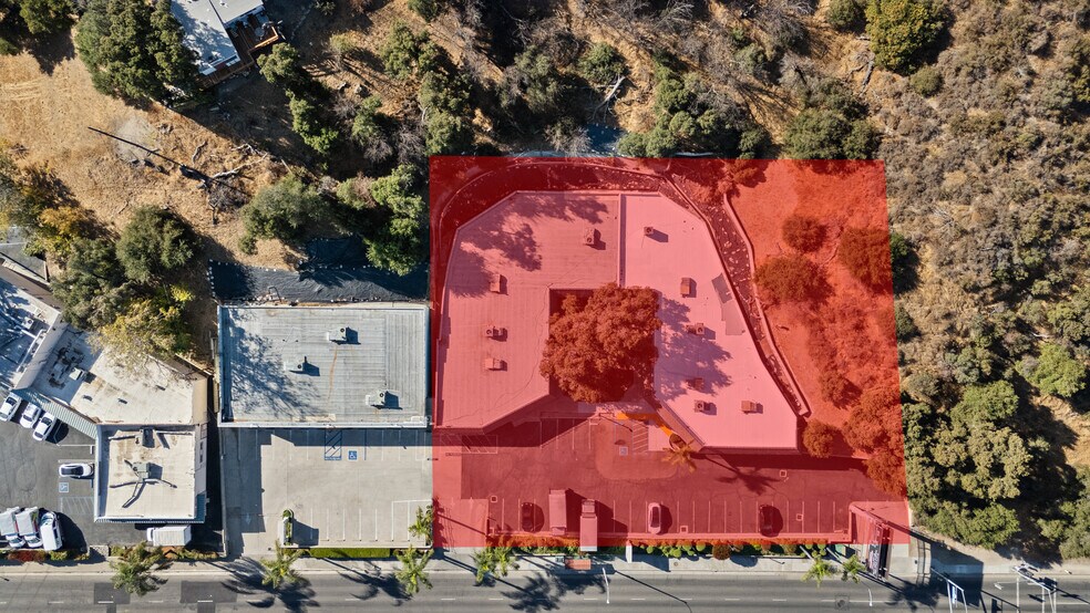23681 Newhall Ave, Santa Clarita, CA à vendre - Photo du bâtiment - Image 3 de 12