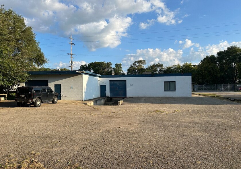 838 Boston St SE, Grand Rapids, MI for sale - Building Photo - Image 2 of 5