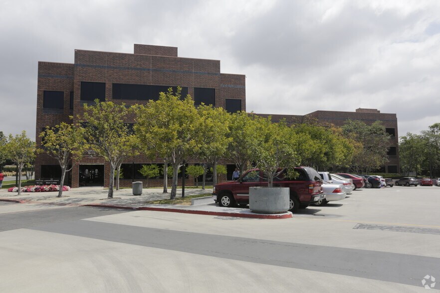 100 Corporate Pointe, Culver City, CA for lease - Building Photo - Image 1 of 10