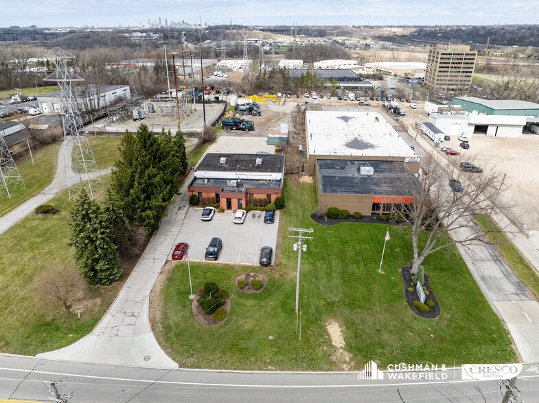 5617 E Schaaf Rd, Independence, OH à louer - Photo du bâtiment - Image 2 de 7