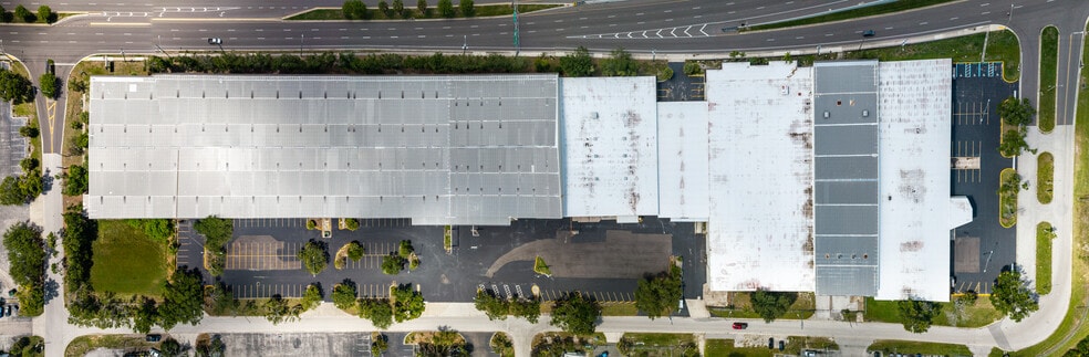 6750 N Bryan Dairy Rd, Seminole, FL à louer - Photo du bâtiment - Image 2 de 16
