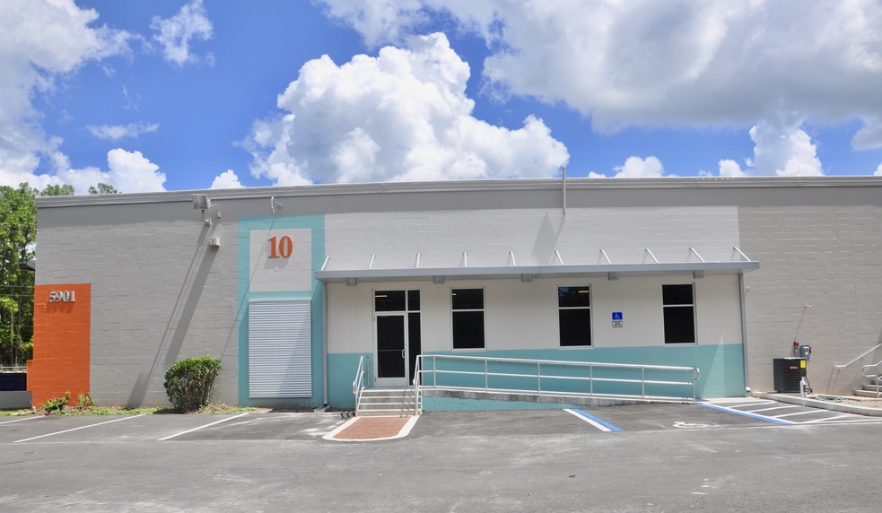 5901 NE Waldo Rd, Gainesville, FL for lease - Building Photo - Image 1 of 13