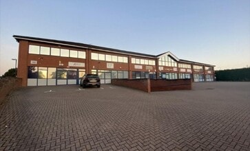 Raynesway, Derby à louer Photo du bâtiment- Image 2 de 5